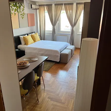 Apartment Sladak Kutak Na Slavujevom Vencu